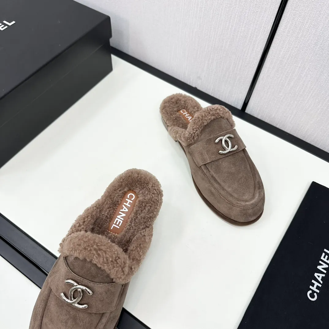 👟👟Ex-factory price 600👟👟Chanel 24K new furry loafers and Teddy furry shoes for autumn and winter. Very comfortable. Maillard brown is still very suitable for autumn and winter~ Suede upper, fur lining integrated, leather outsole Size: 35-39, other sizes are customized